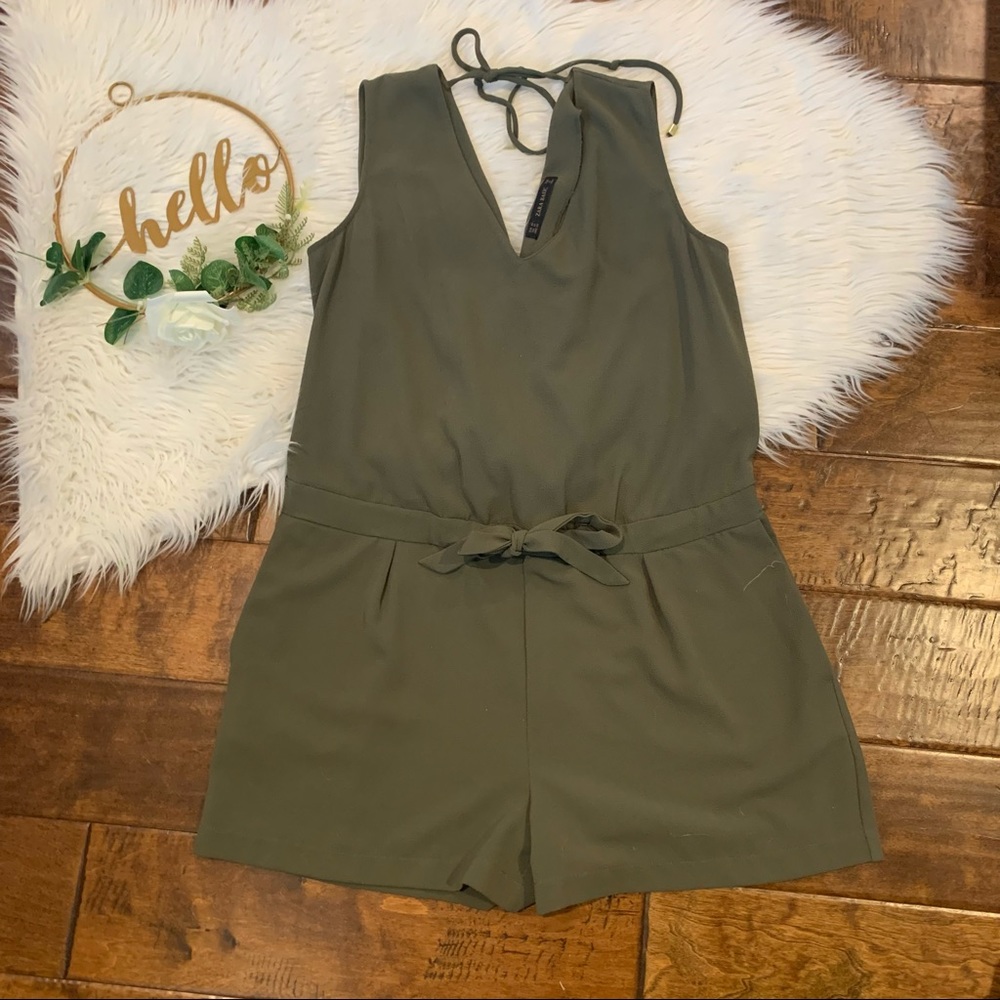 Zara Basic Women’s Romper Shorts Green Size Medium Sleeveless Tie Waist and Back